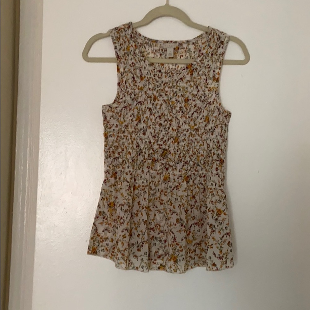 Short sleeved floral cream sleeveless blouse